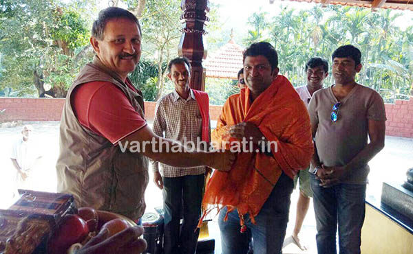 ನಿಡುವಾಳೆ ಶ್ರೀರಾಮೇಶ್ವರ ದೇವಸ್ಥಾನಕ್ಕೆ ನಟ ಪುನೀತ್ ಭೇಟಿ